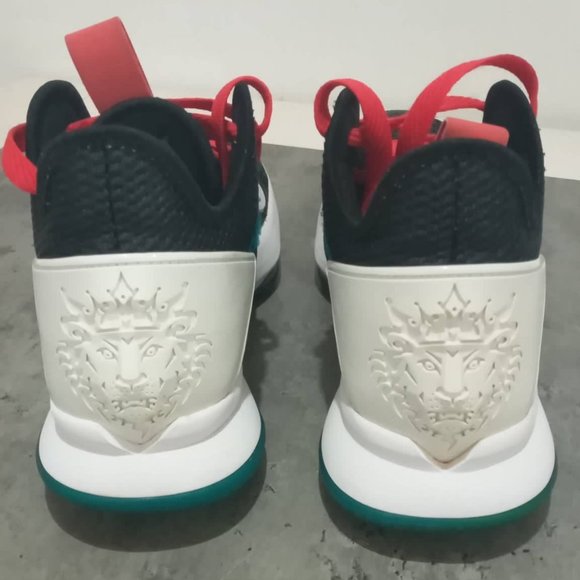 USED LEBRON WITNESS IV SIZE 12 - Picture 4 of 10